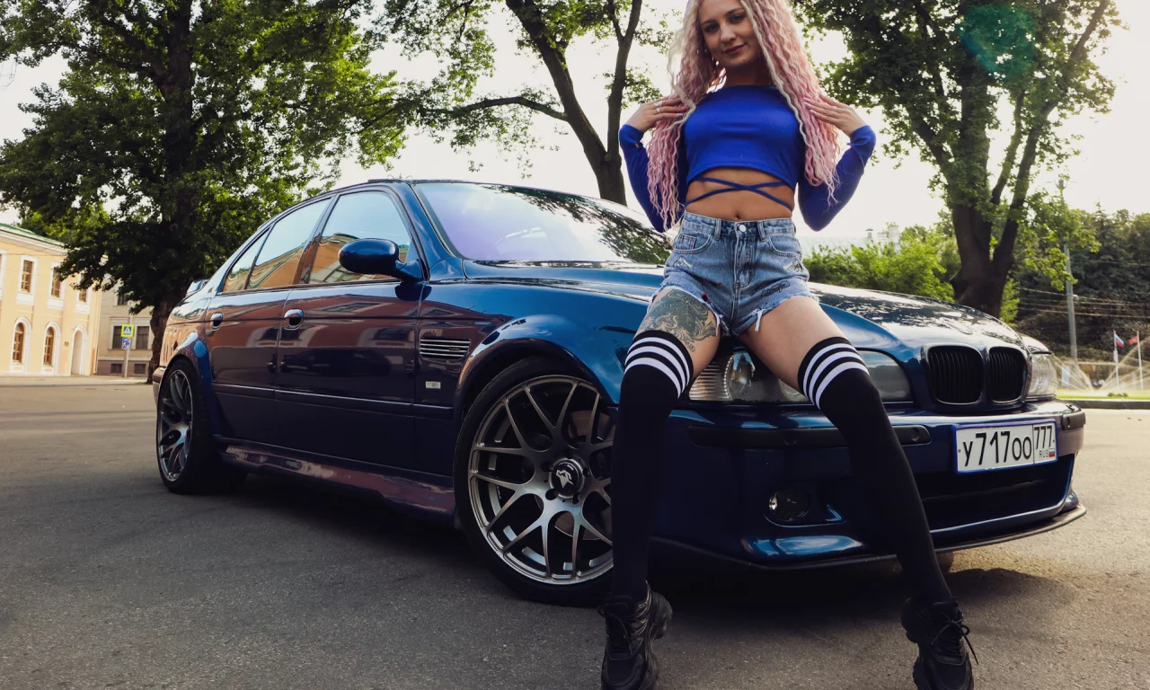 авто с девушкой
