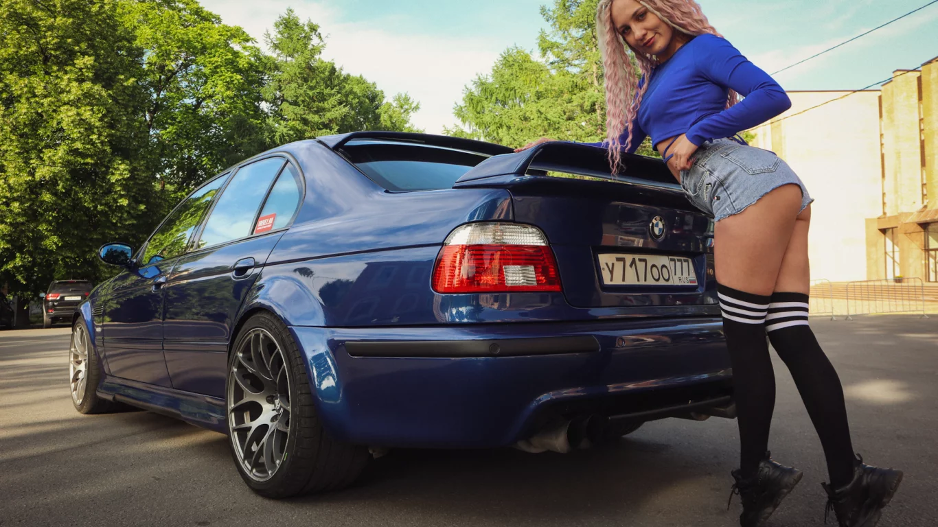 авто с девушкой