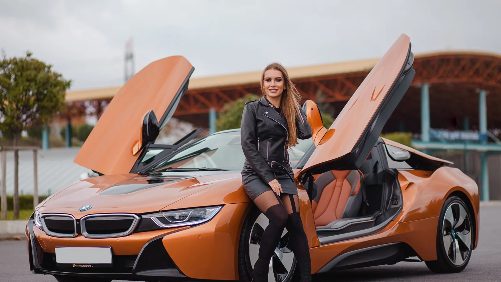 авто с девушкой