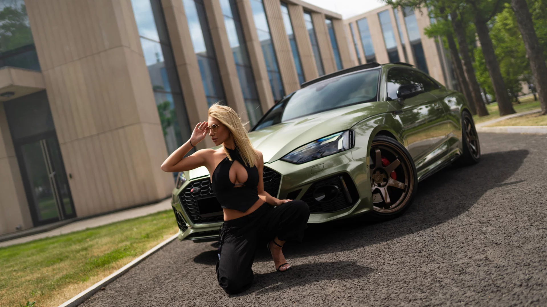 авто с девушкой