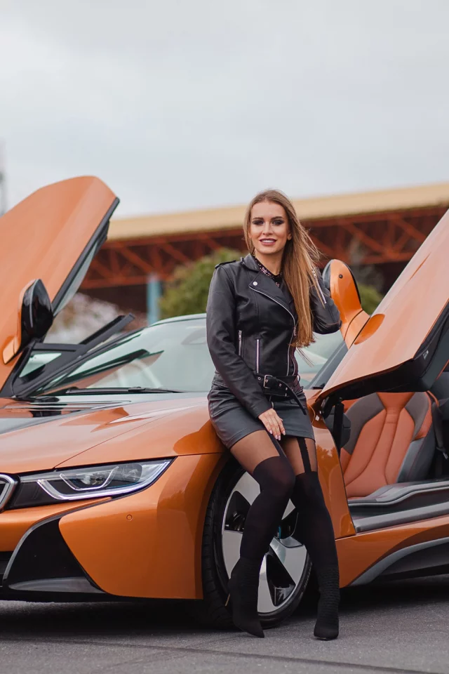 авто с девушкой
