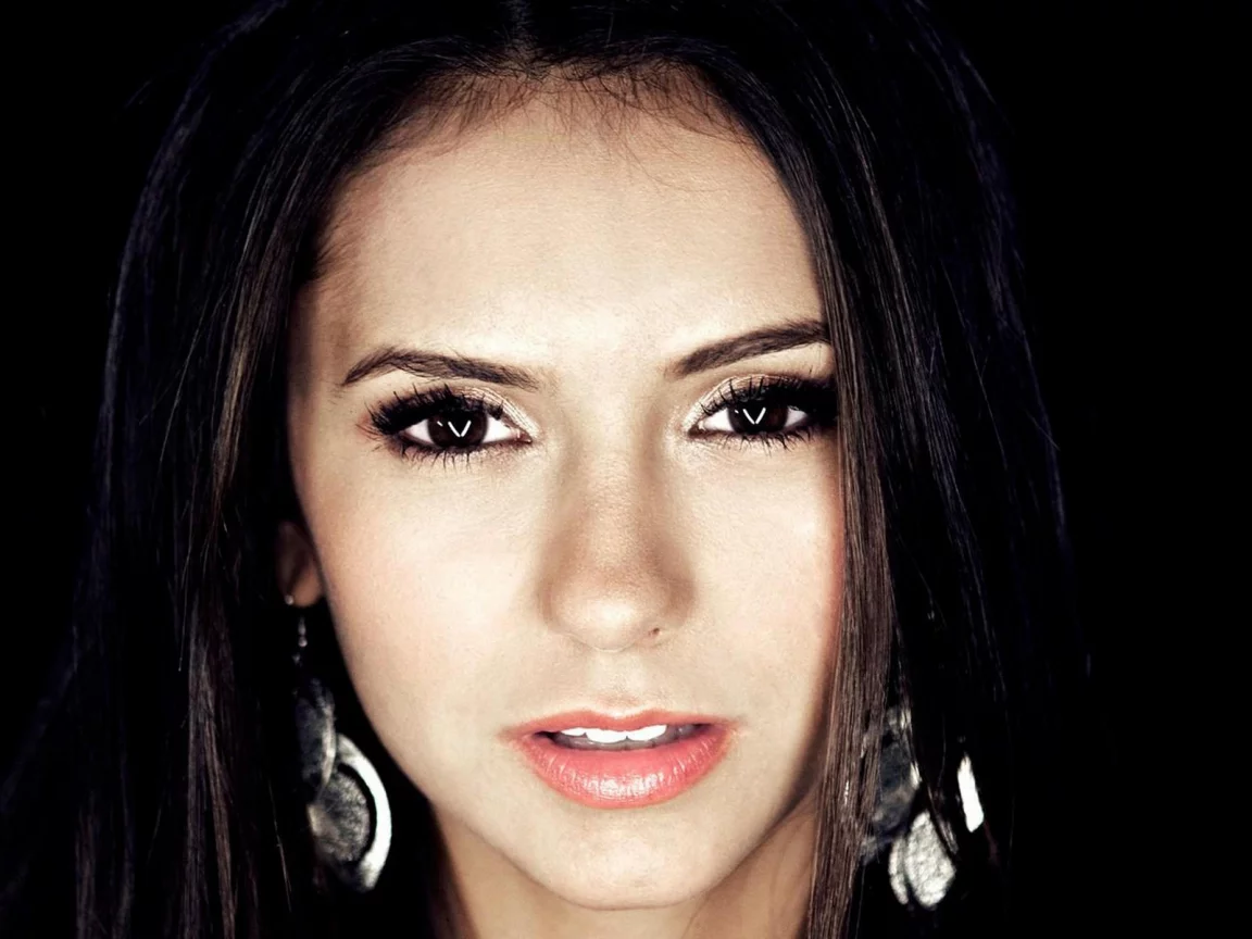 Nina Dobrev