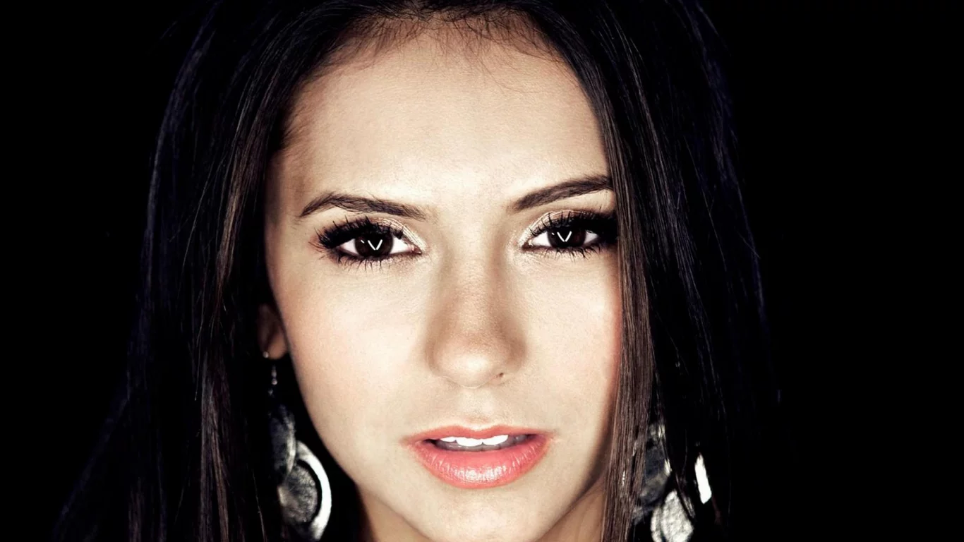 Nina Dobrev