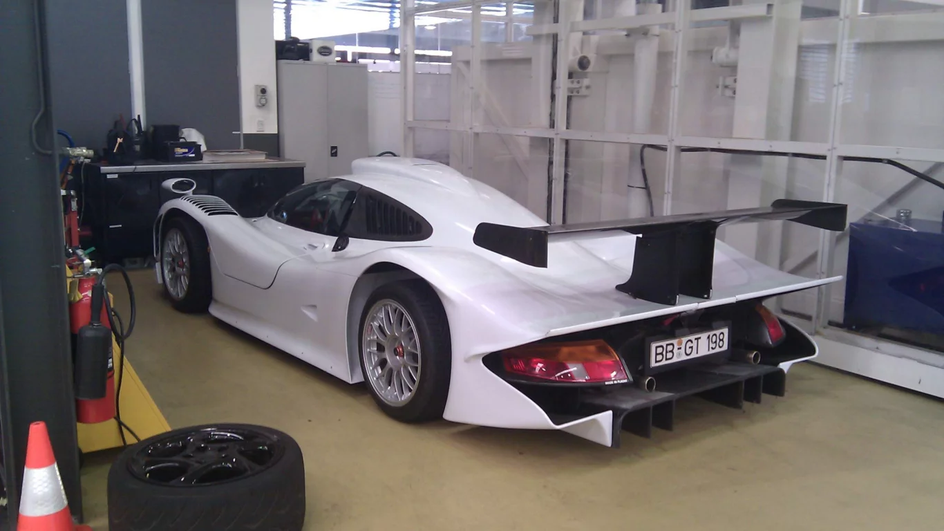 Porsche 911 GT1. Versión de calle