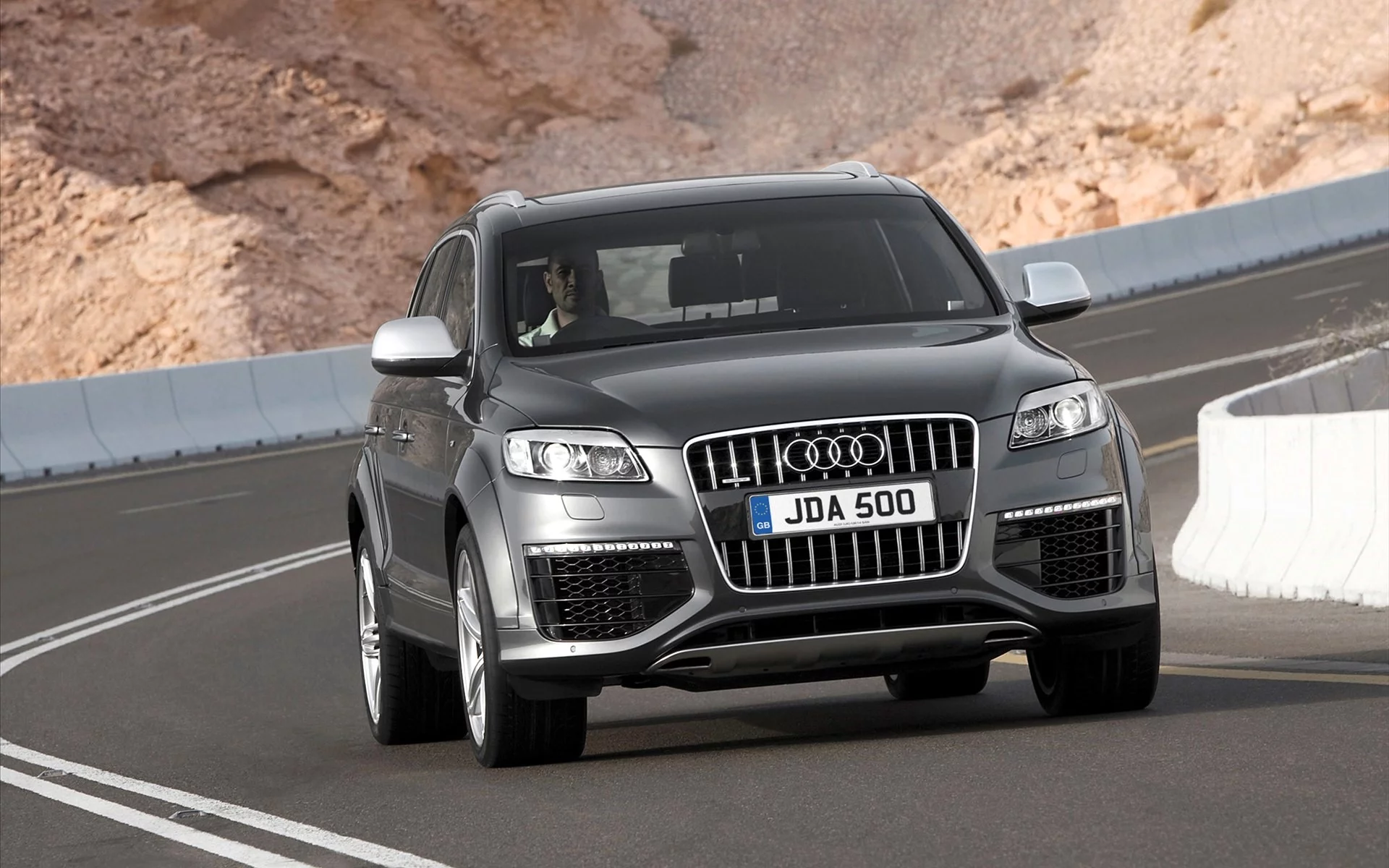Audi Q7 V12