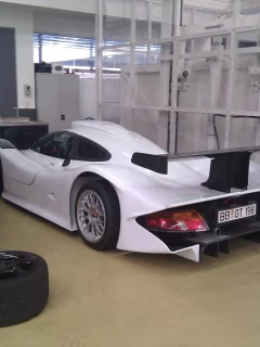 Porsche 911 GT1. Versión de calle