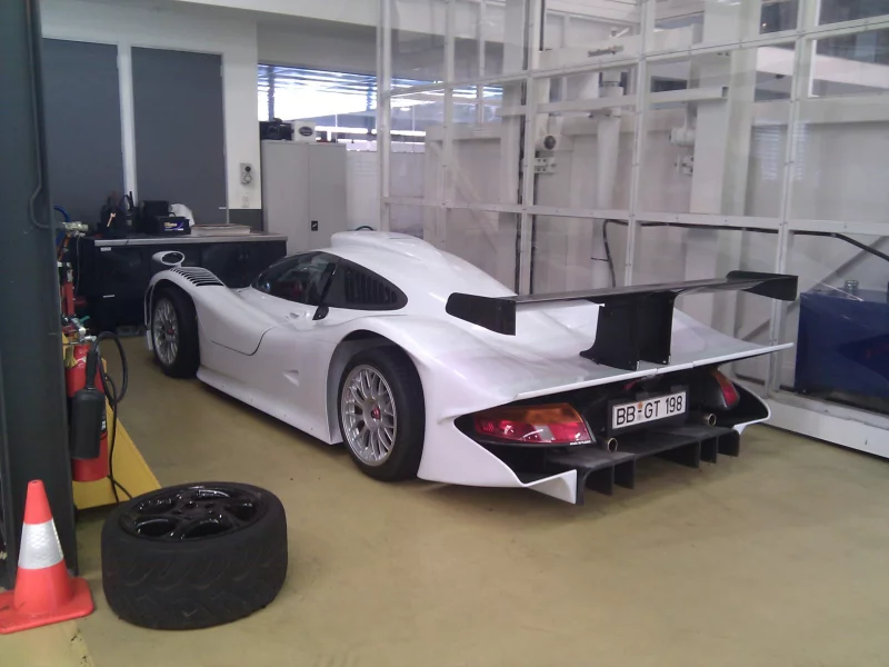 Porsche 911 GT1. Versión de calle