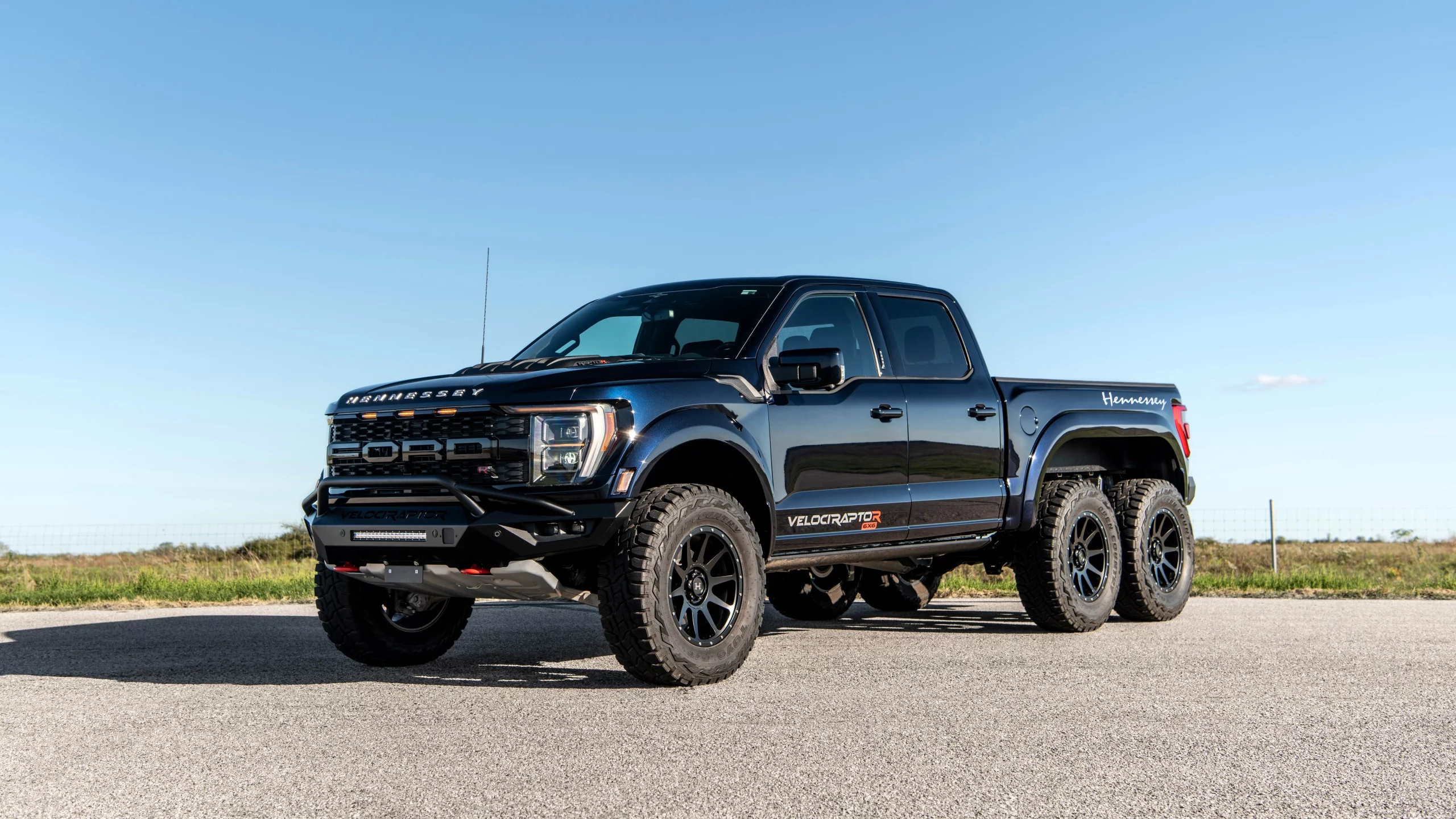 Hennessey VelociRaptoR 6x6 Jeep
