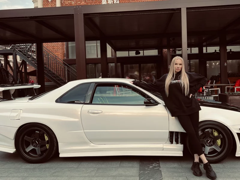 авто с девушкой