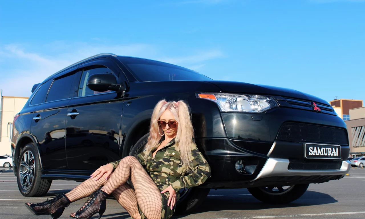 авто с девушкой