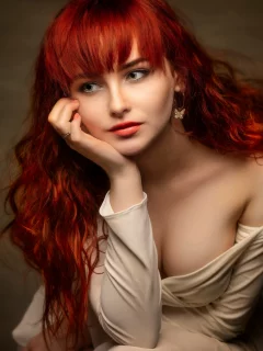 Красноволосая