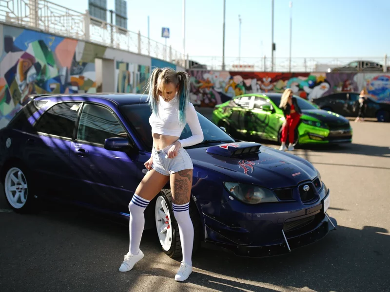 авто с девушкой