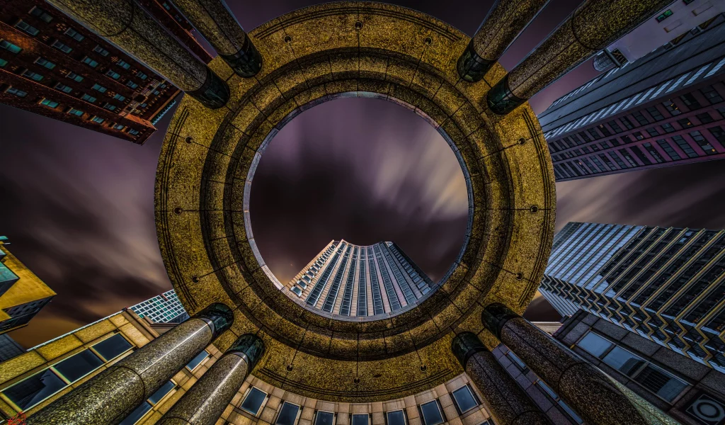 город