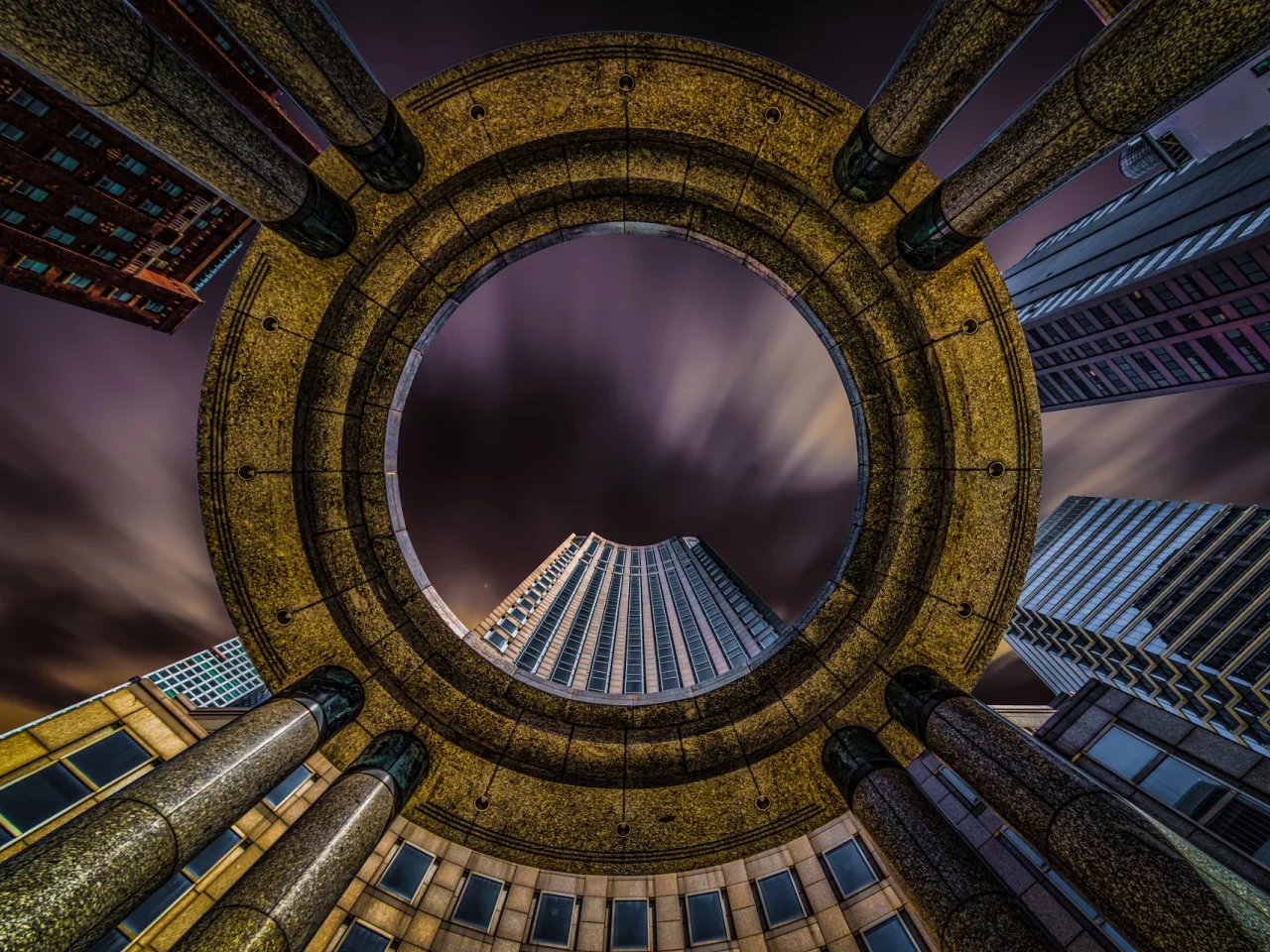 город