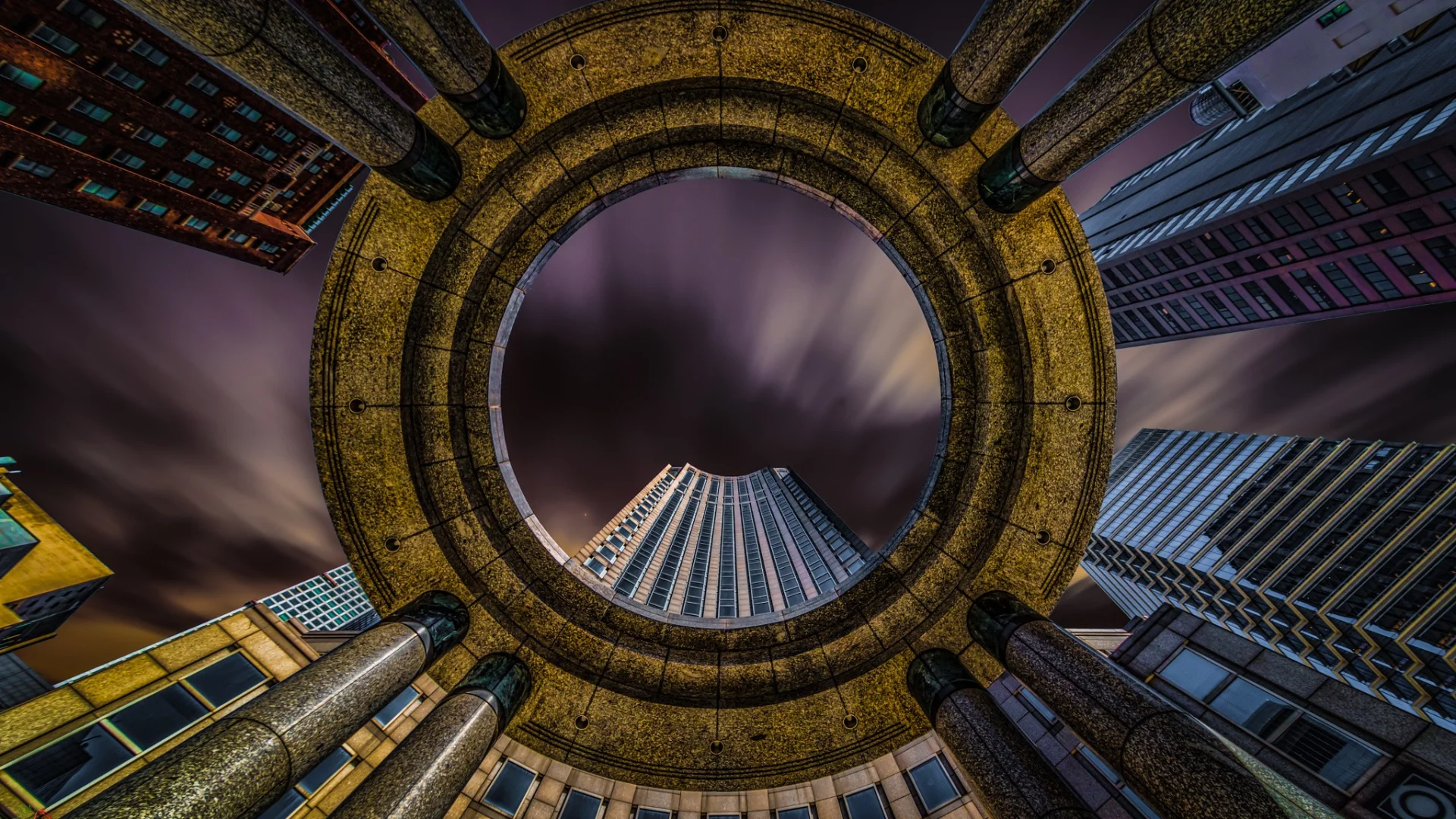 город