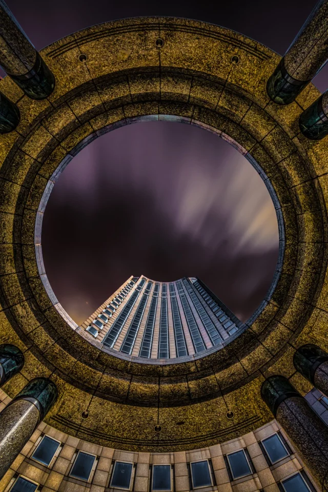 город