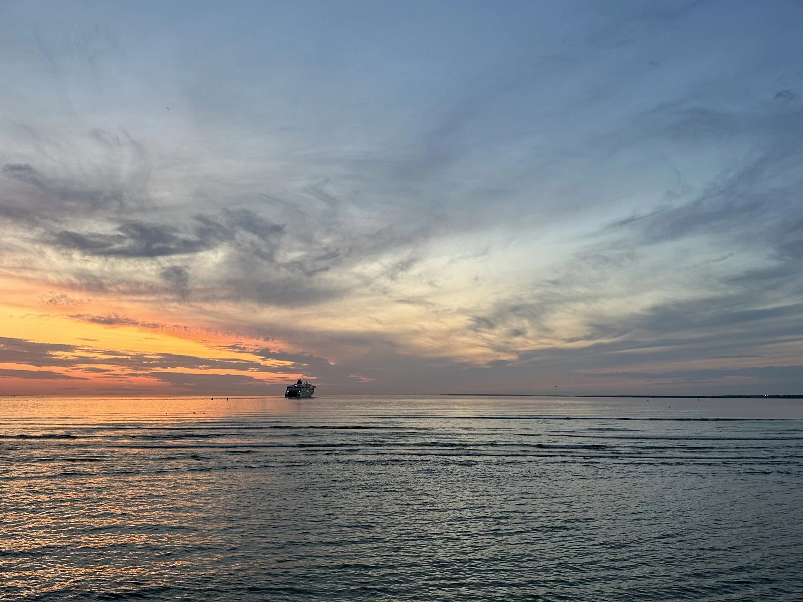 море