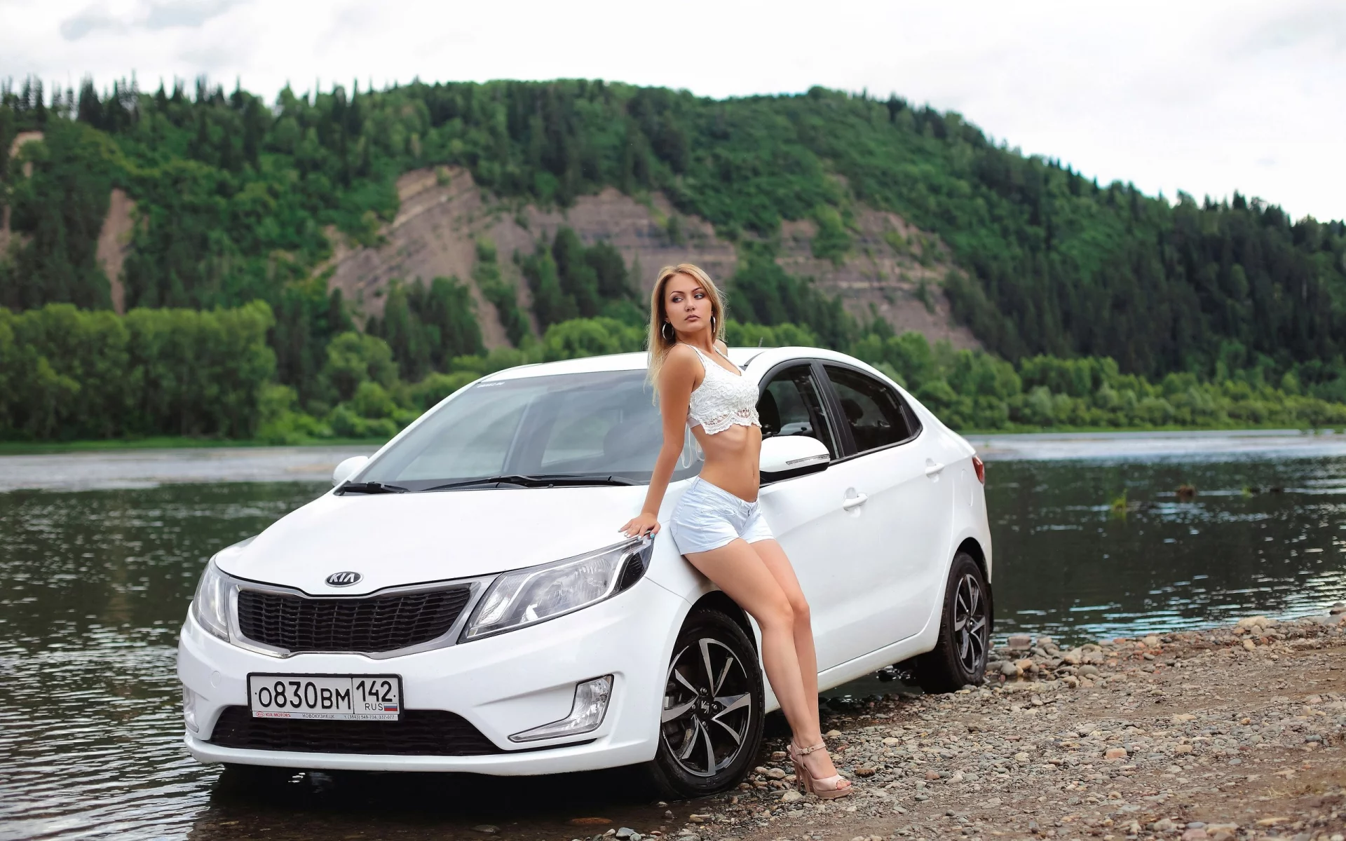авто с девушкой