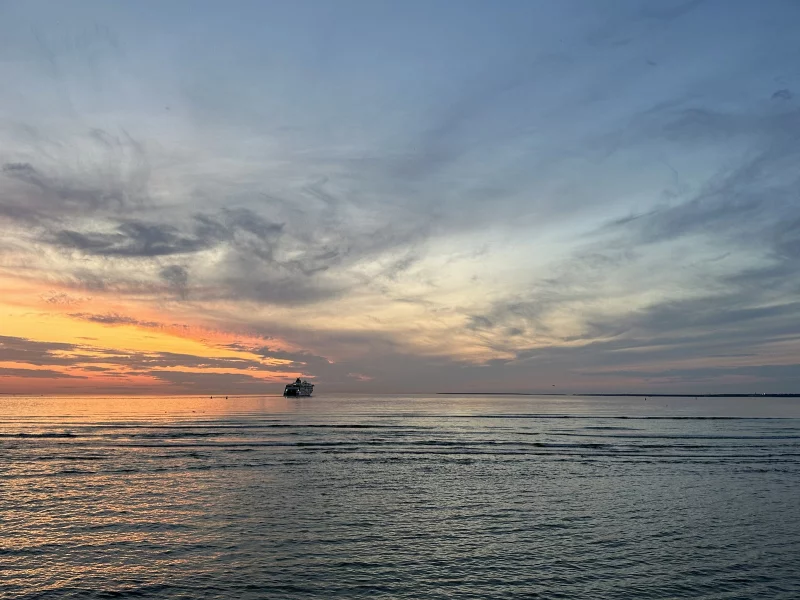 море