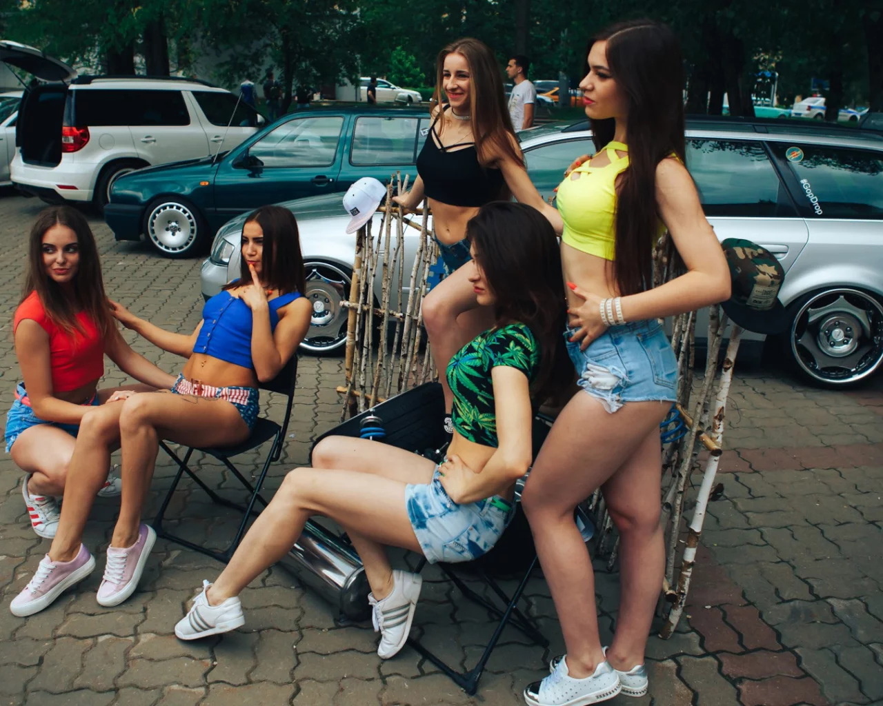 девушки