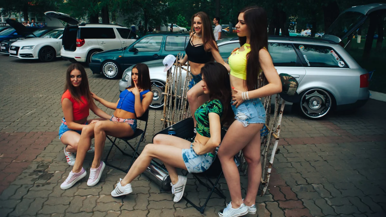 девушки