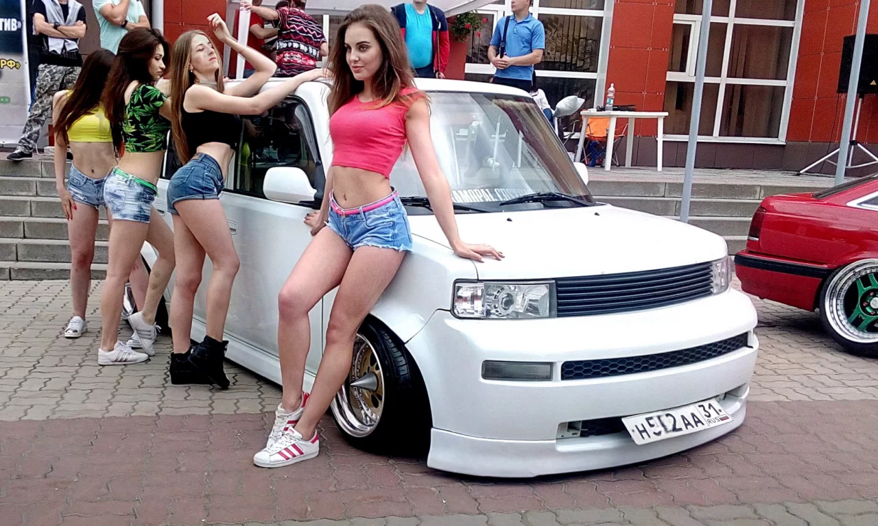 девушки