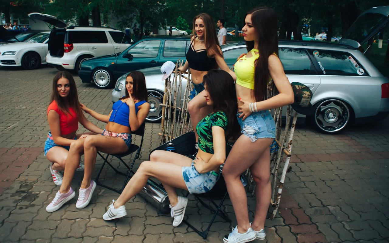 девушки