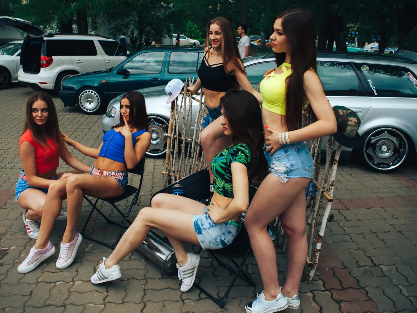 девушки