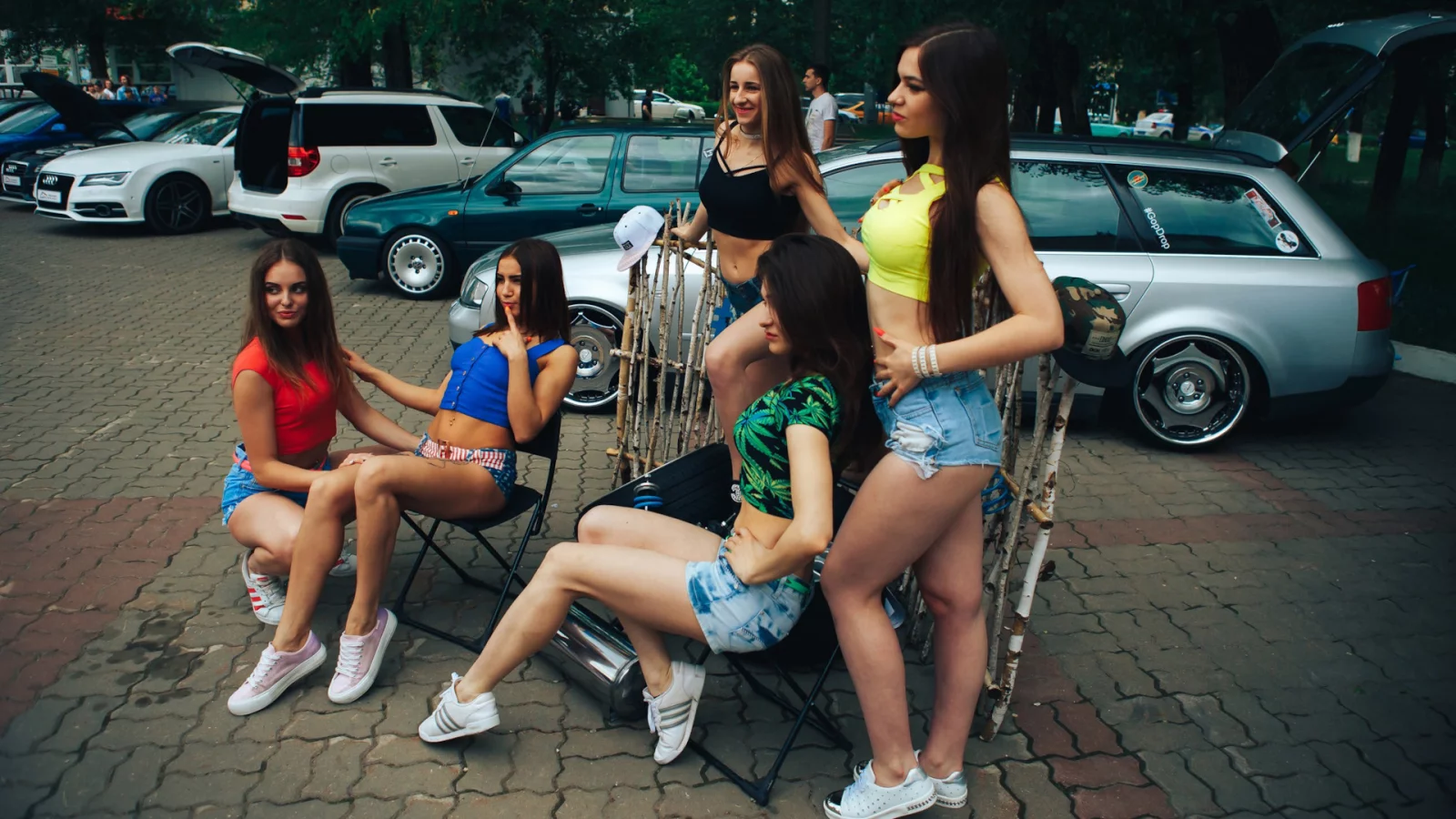 девушки